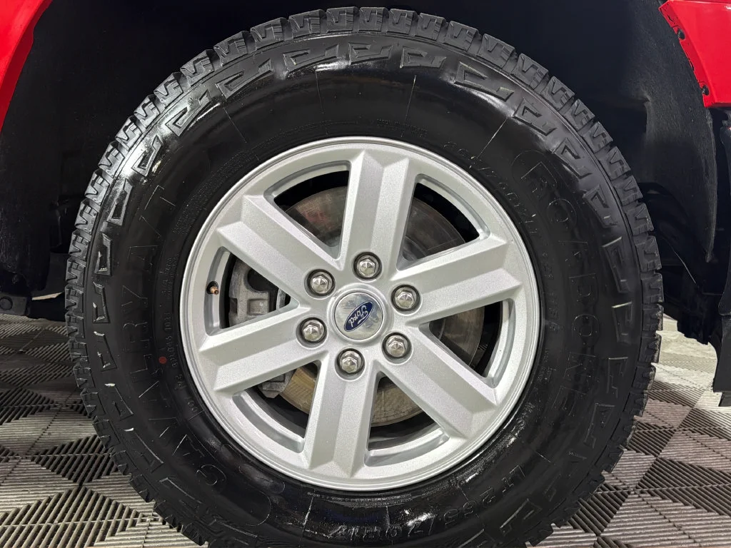 Used 2021  Ford XL image 37