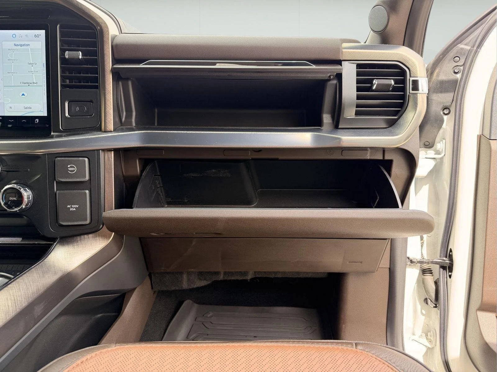Used 2025 Star White Metallic Tri-Coat/Marsh Gray Ford King Ranch image 15
