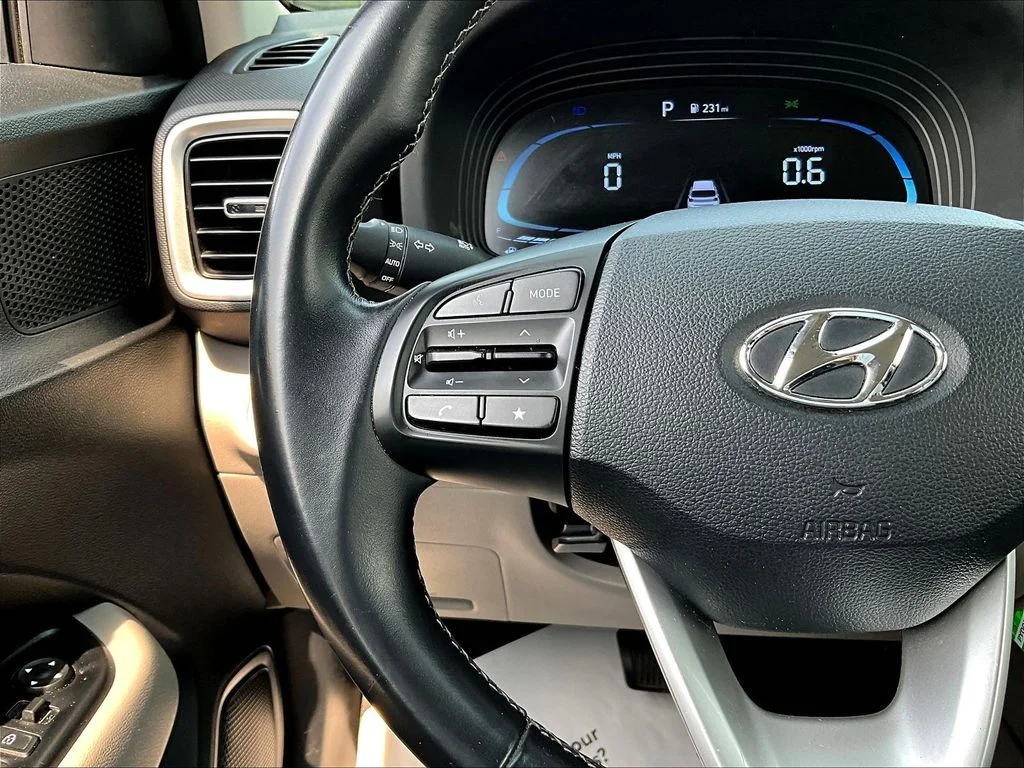 Used 2023 White Hyundai SEL image 10