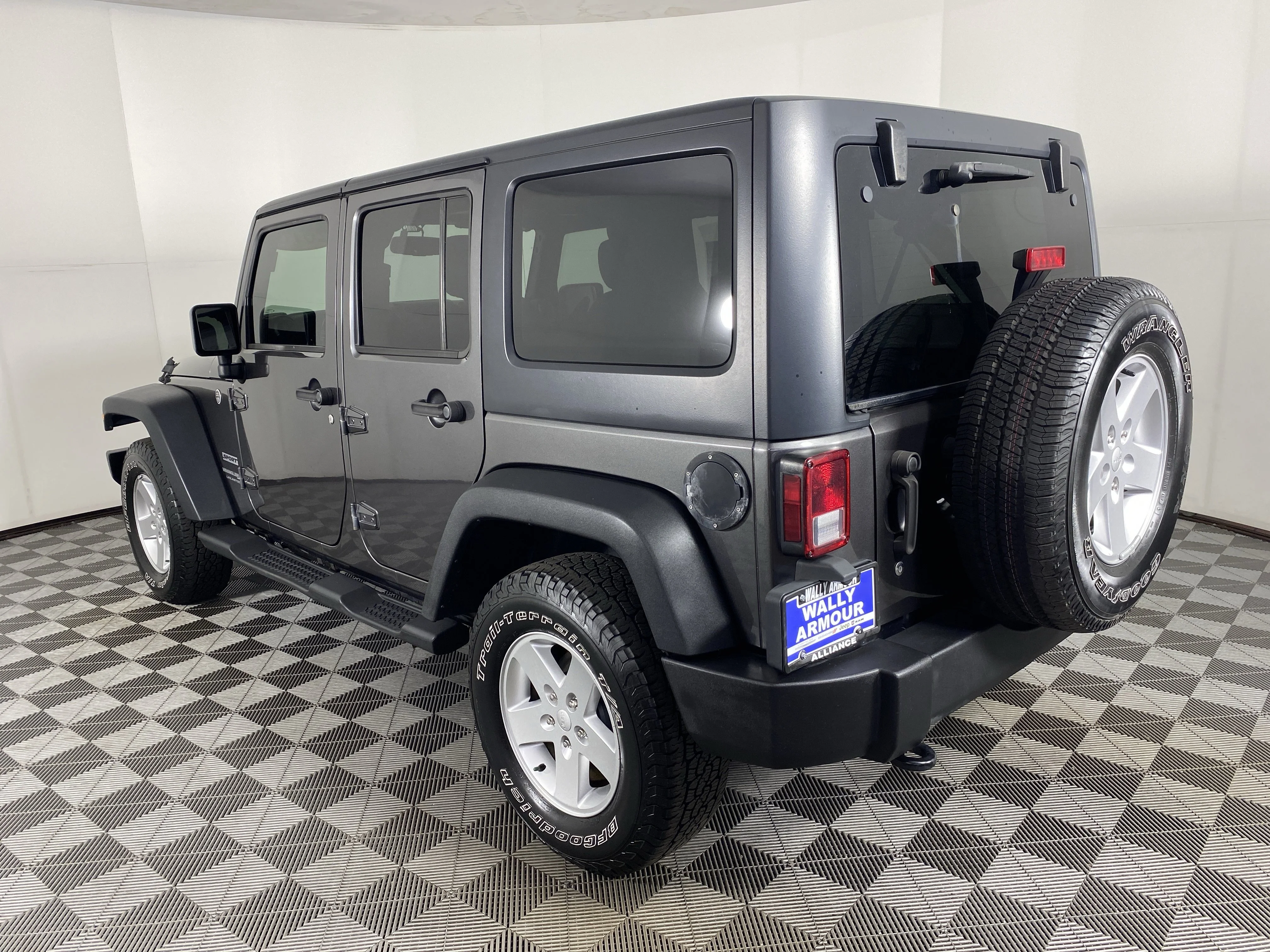 Used 2018 Granite Crystal Metallic Clearcoat Jeep Sport S image 6