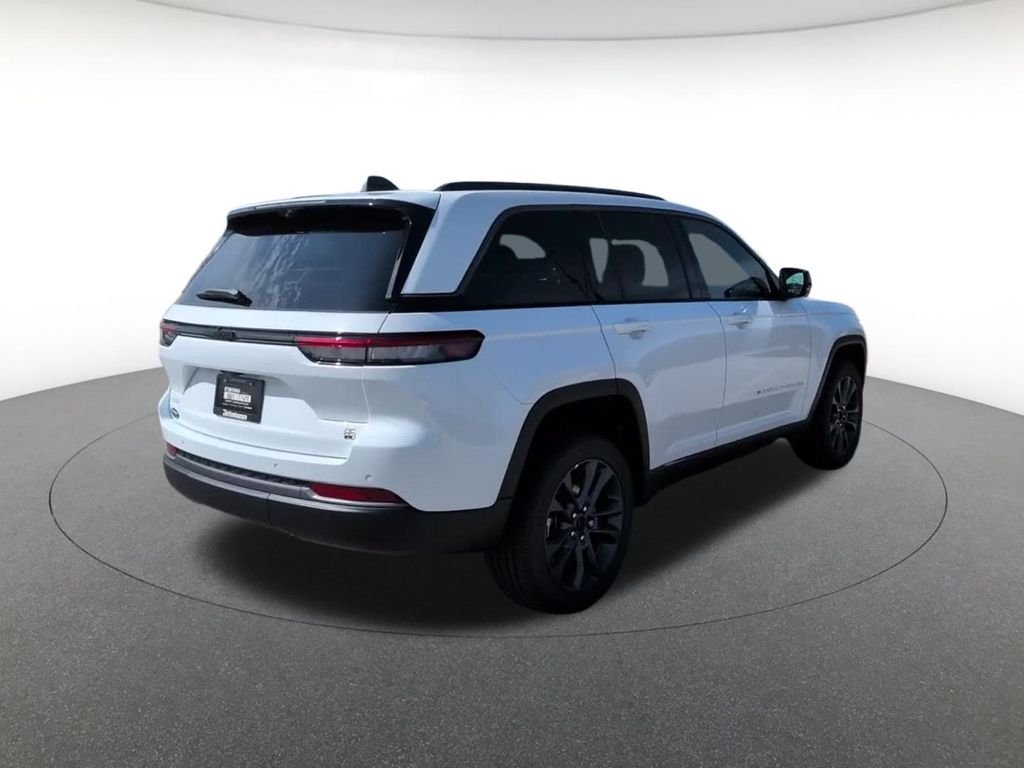 New 2026 White Jeep  image 6