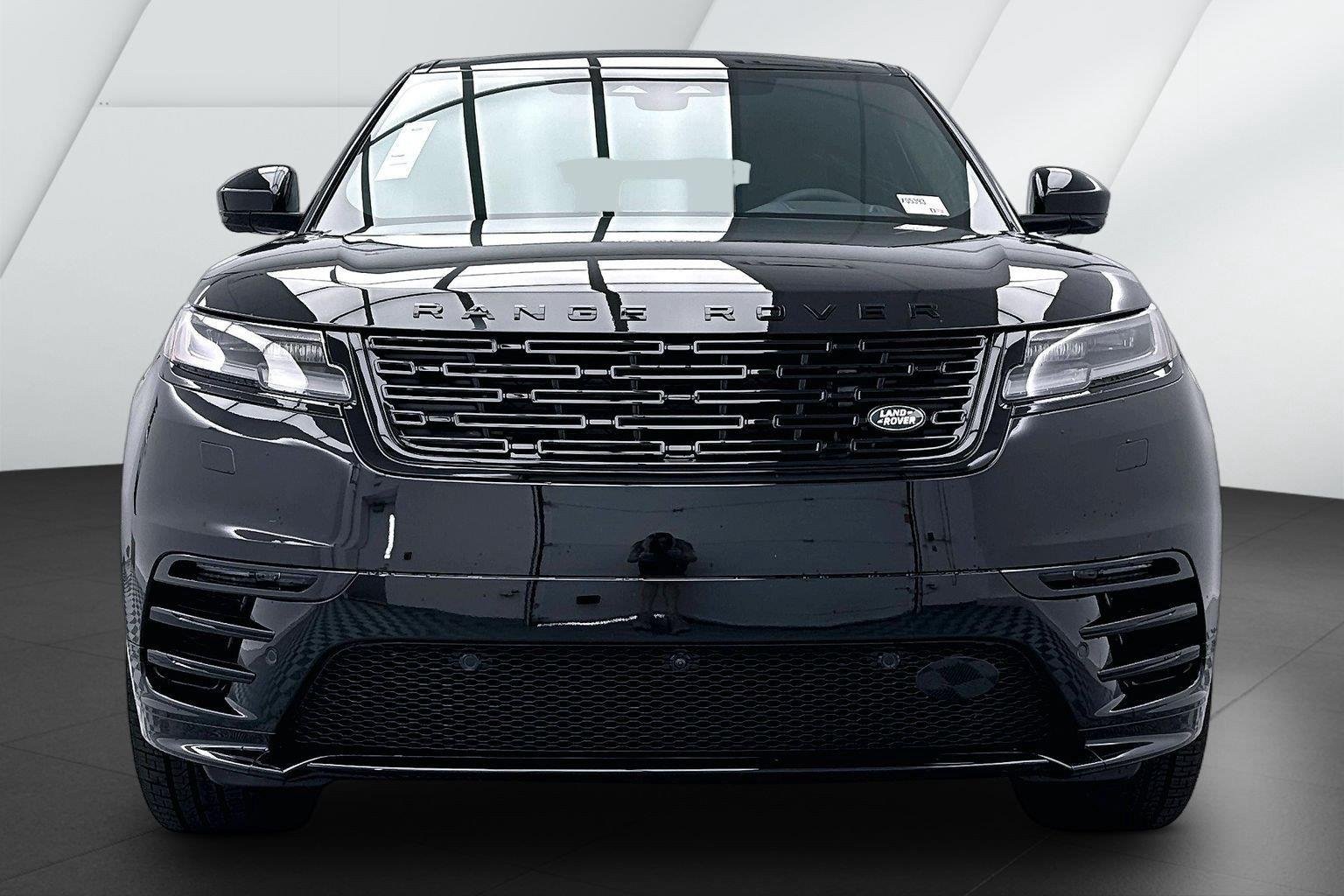 New 2026 Santorini Black Metallic Land Rover Autobiography image 2