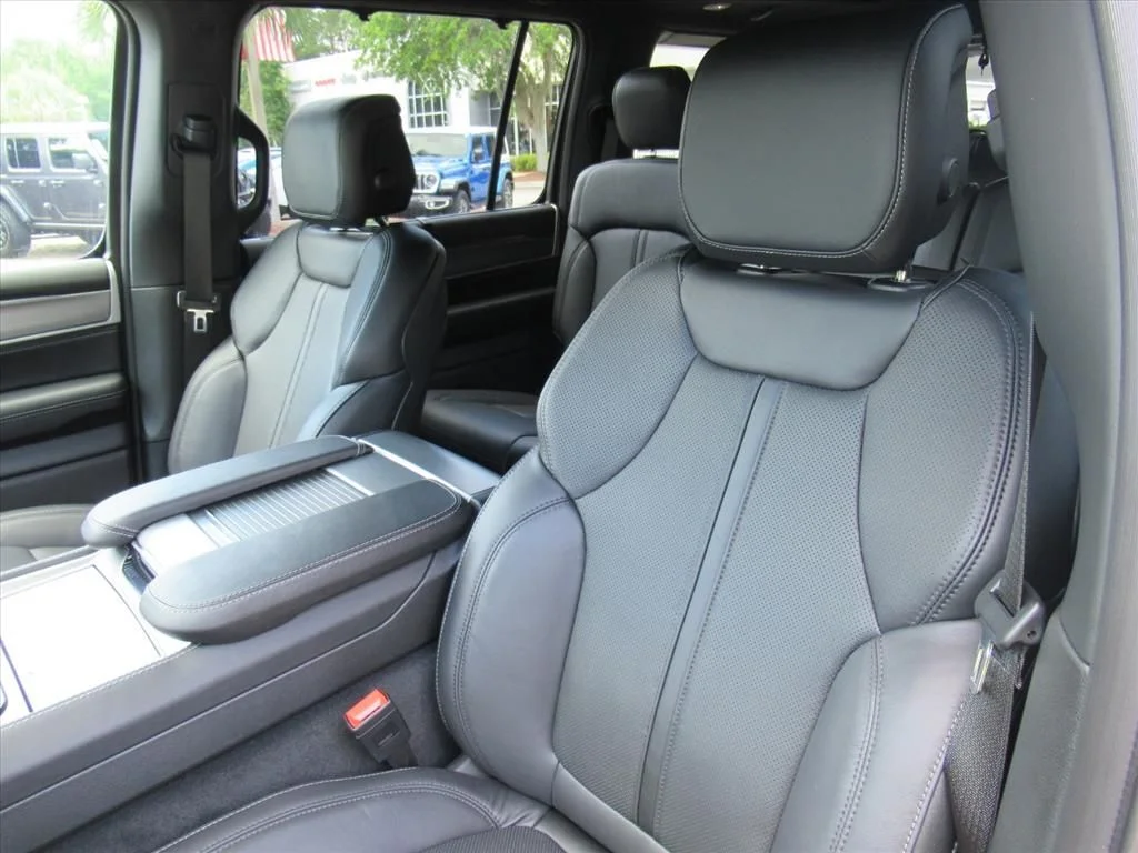 New 2026 Silver-Zynith Exterior Paint Jeep Limited Reserve image 19