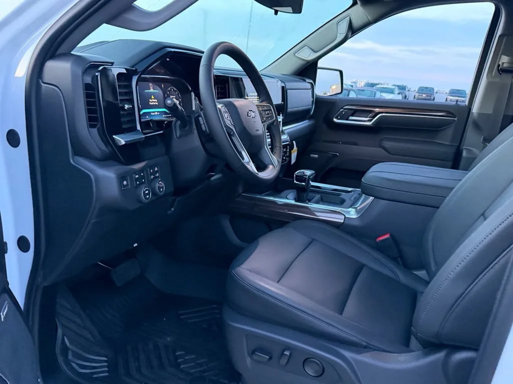 New 2026 Summit White Chevrolet RST image 7