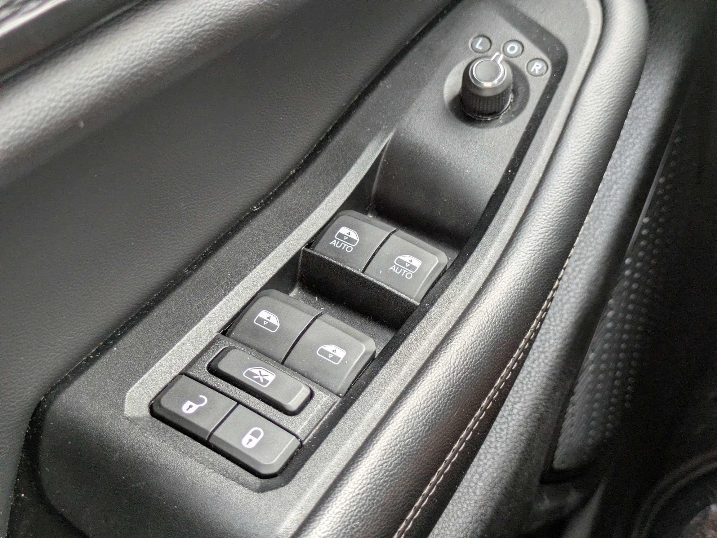 Used 2023 White Jeep Laredo image 20
