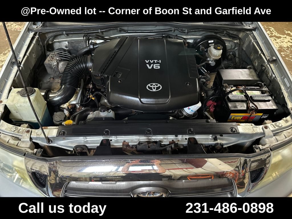 Used 2009 Silver Toyota Base image 6