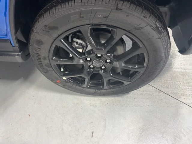 New 2026 Hydro Blue Pearlcoat Jeep Latitude image 29
