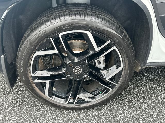 New 2026 White Volkswagen 2.0T SEL R-Line Turbo image 17