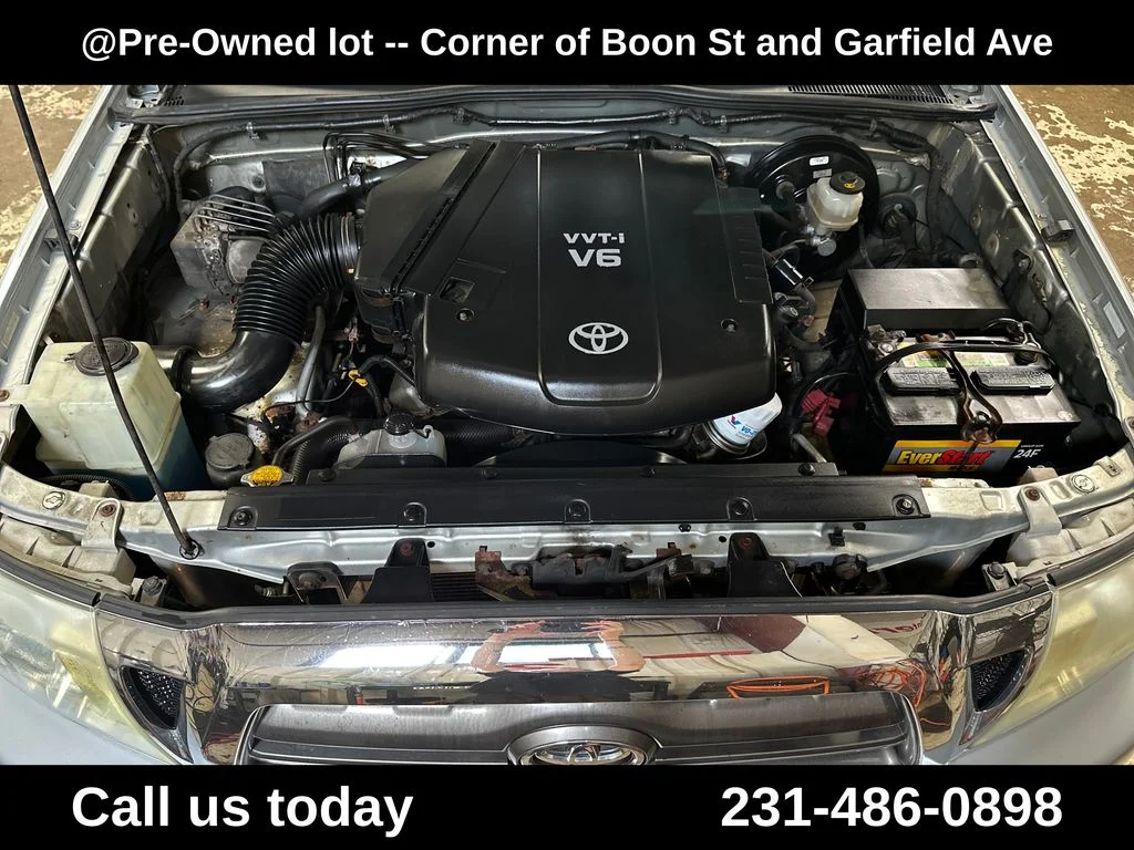 Used 2009 Silver Toyota Base image 6