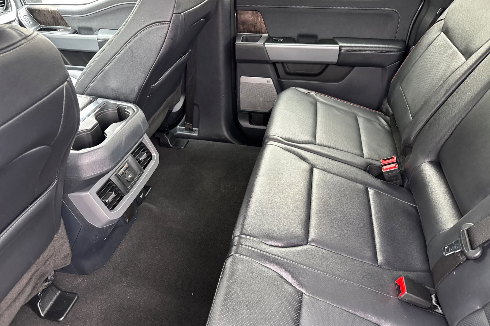 Used 2024 Gray Metallic Ford LARIAT image 12