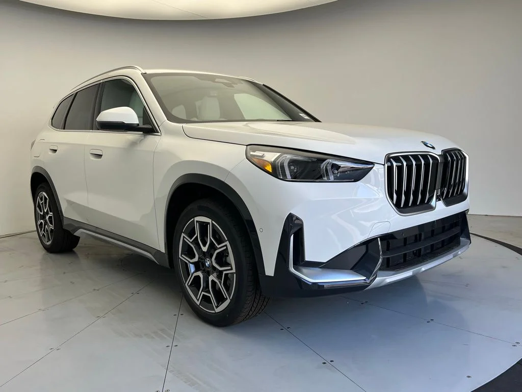 Used 2026 Alpine White BMW xDrive28i image 2