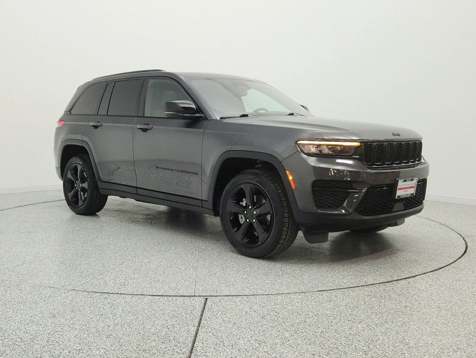 Used 2023 Baltic Gray Metallic Clearcoat Jeep Laredo X image 3