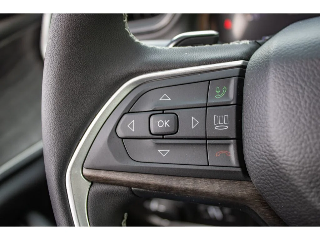New 2026 SILVER ZYNITH Jeep Laredo Altitude image 40