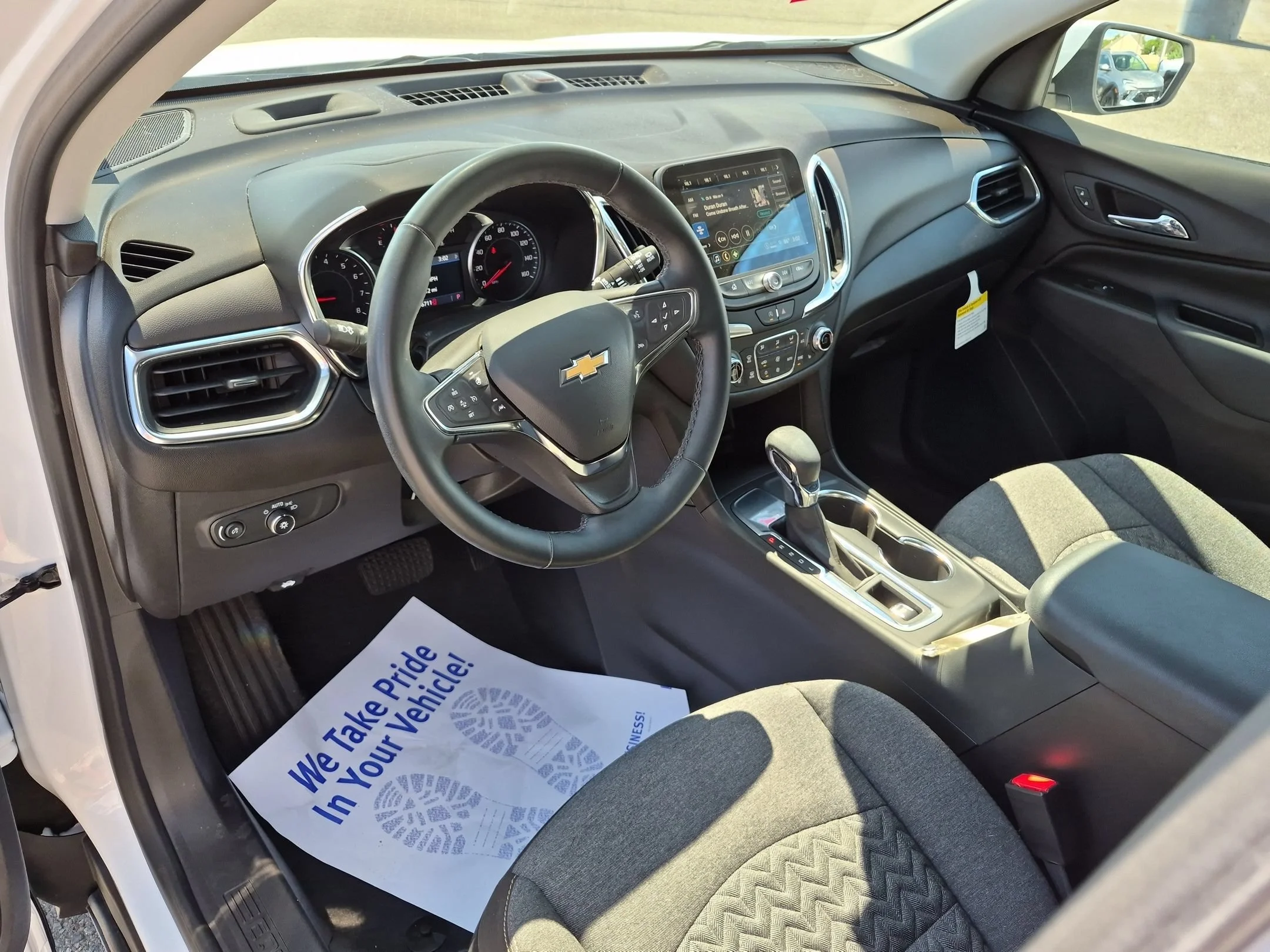 Used 2024 Summit White Chevrolet LT image 9