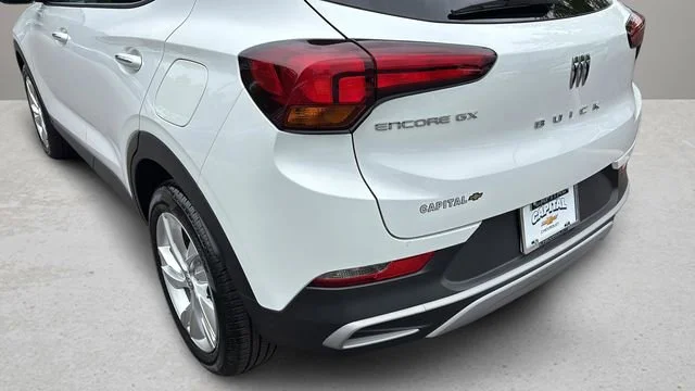 Used 2025 Summit White Buick Preferred image 33