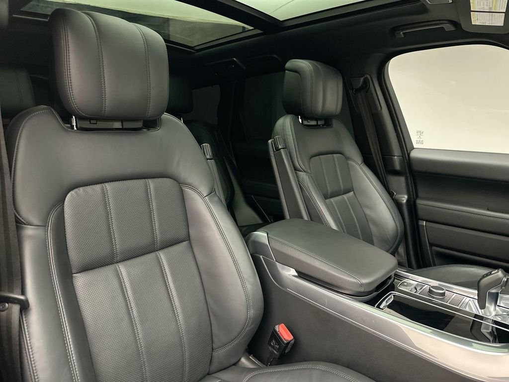 Used 2022 Santorini Black Metallic Land Rover HSE Silver Edition image 18