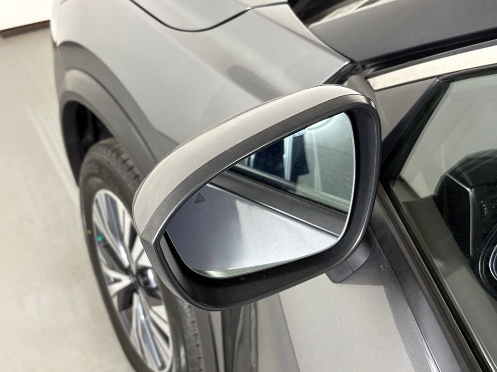 Used 2023 Gray Nissan SV image 13