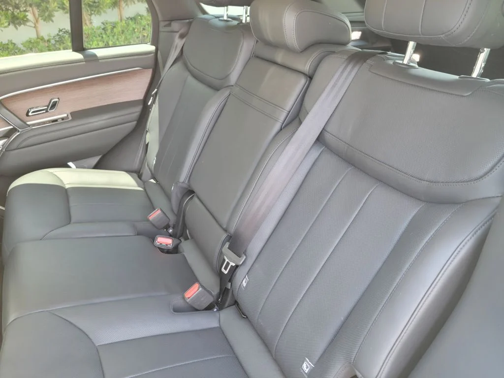Used 2024 White Land Rover SE image 10