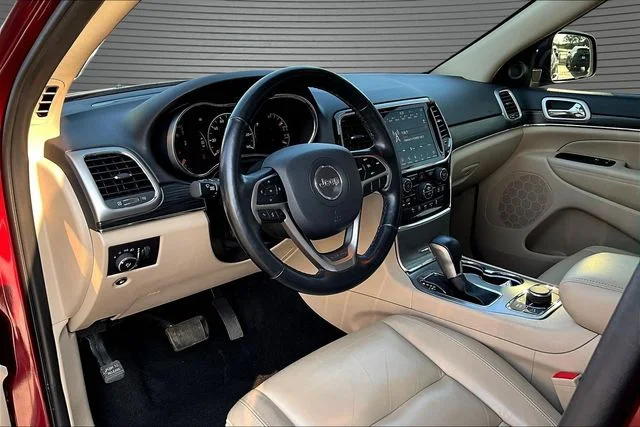 Used 2021 Red Jeep Limited image 17