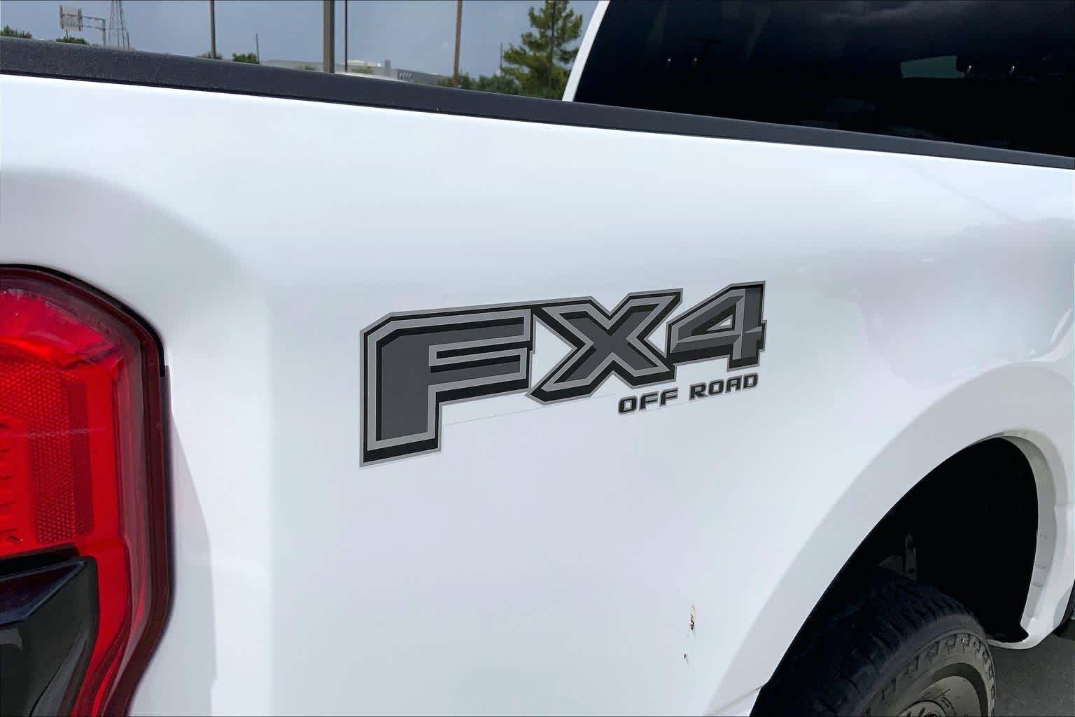 Used 2024 Oxford White Ford LARIAT image 10