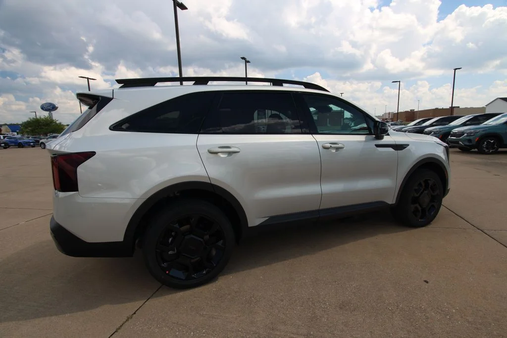 New 2026 Silver Kia  image 5