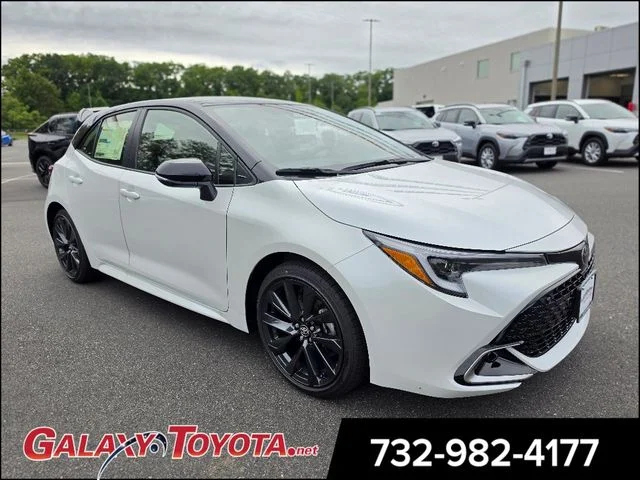 New 2026 Wind Chill Pearl with Midnight Black Metallic roof Toyota XSE image 1