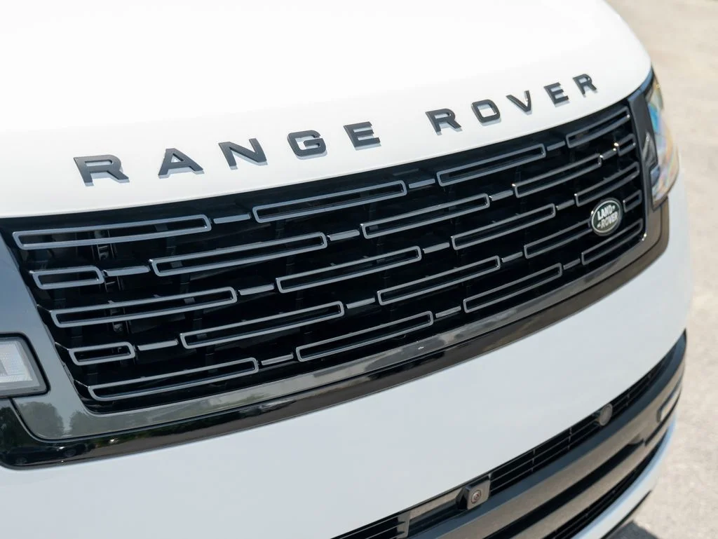 New 2026 Fuji White Land Rover SE image 15