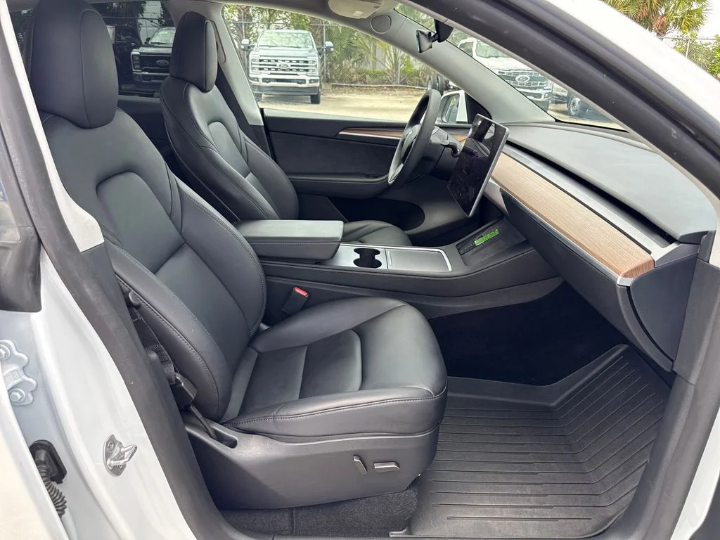 Used 2024  Tesla Long Range image 22