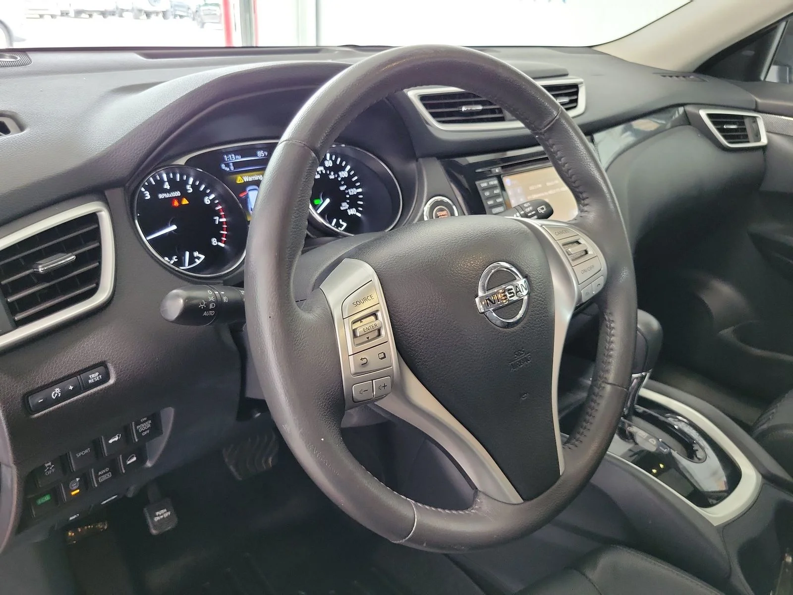 Used 2016 Red Nissan SL image 10