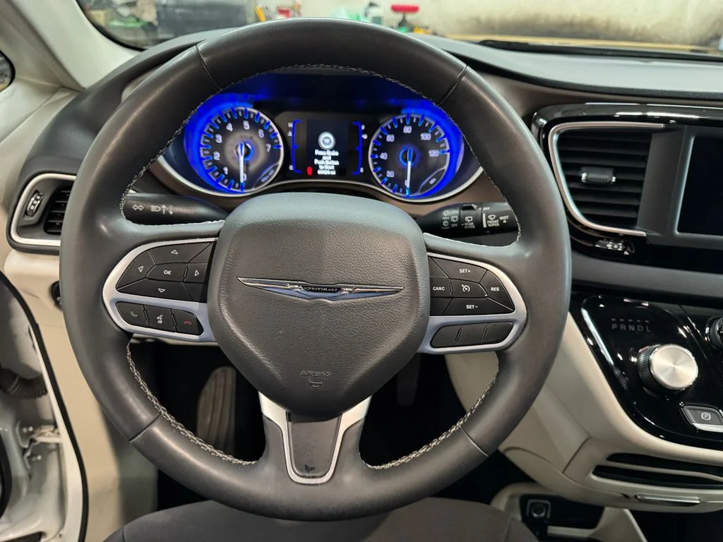 Used 2023 White Chrysler LX image 19