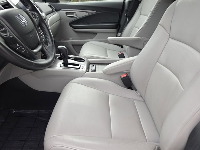 Used 2017 Lunar Silver Metallic Honda EX-L image 11