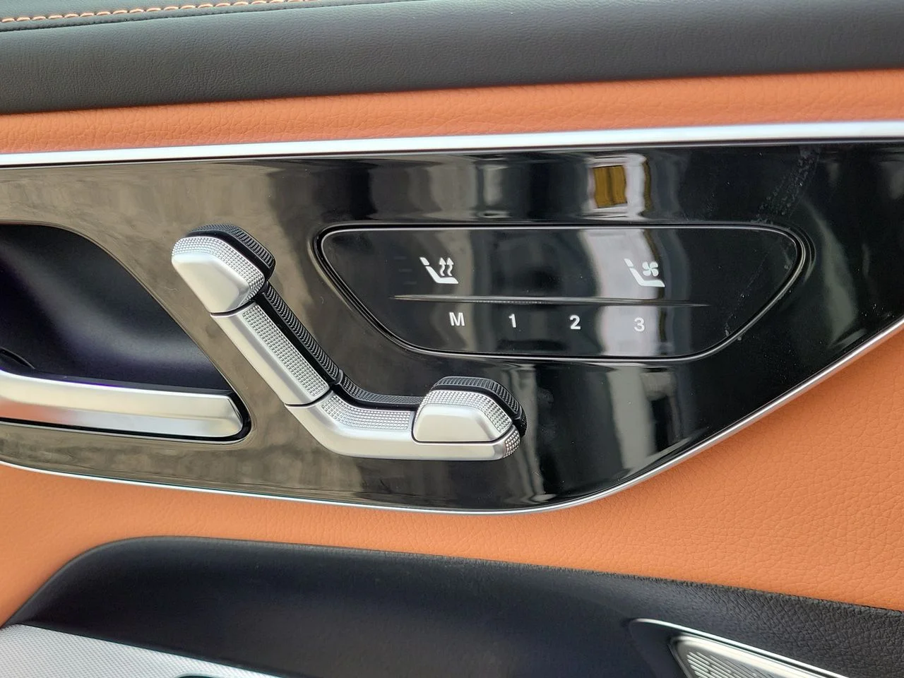 New 2027 MANUFAKTUR Alpine Grey Mercedes-Benz GLC 300 image 23