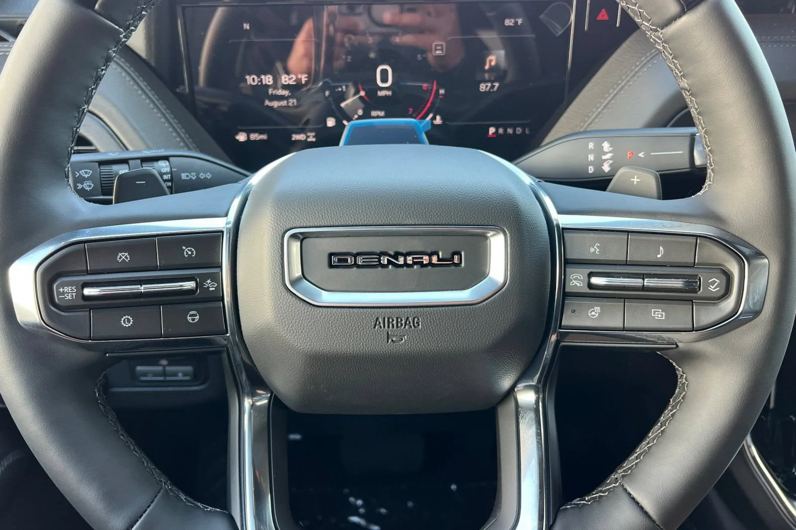 2026 GMC Yukon Denali - Photo 28