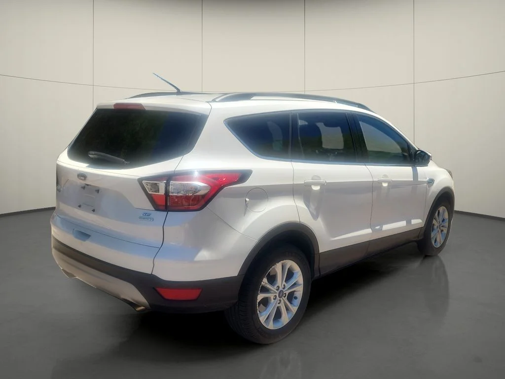 Used 2017 White Ford SE image 7