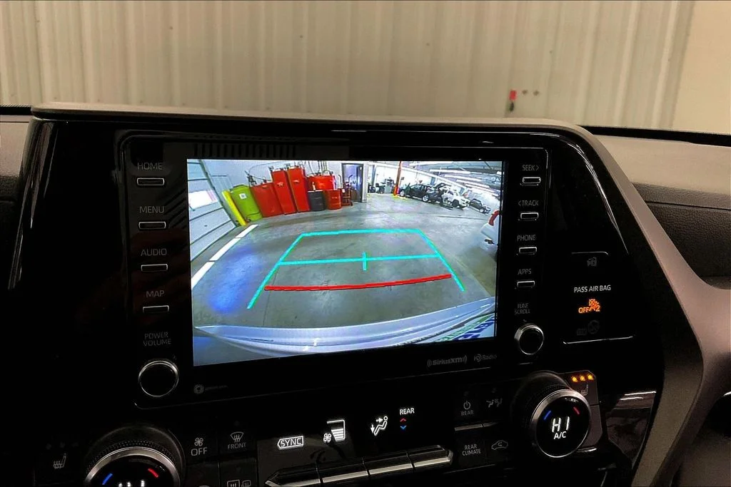 Used 2022 Silver Toyota XLE image 25