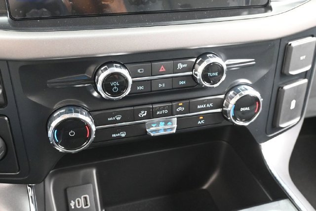 New 2026 Agate Black Metallic Ford XLT image 25