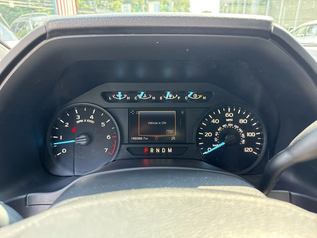 Used 2018 Blue Ford XL image 19