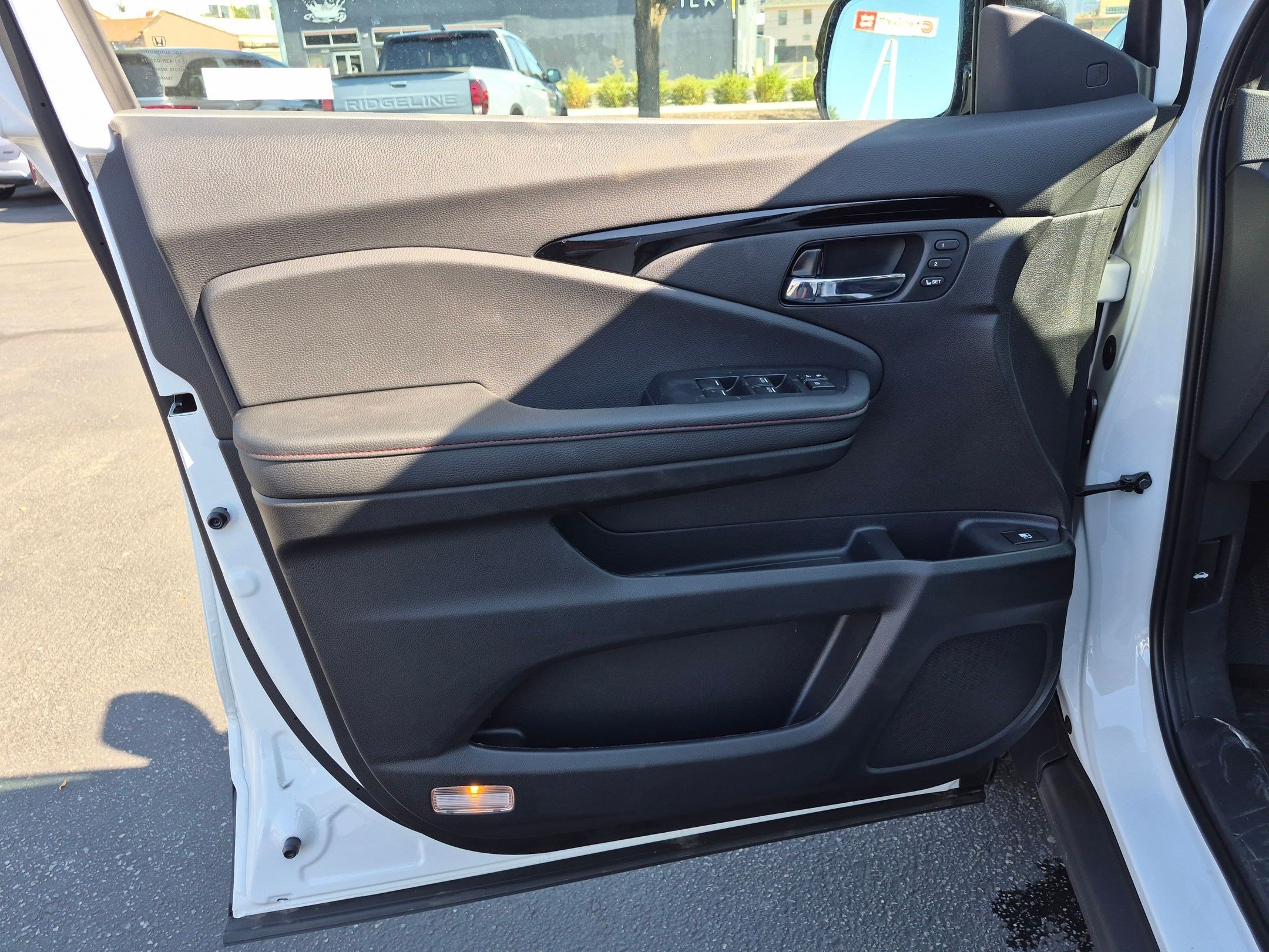 New 2026 Platinum White Pearl Honda Black Edition Two-Tone image 10