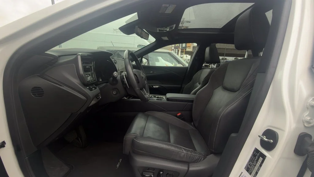 Used 2023 White Pearl Lexus 350 Luxury image 3