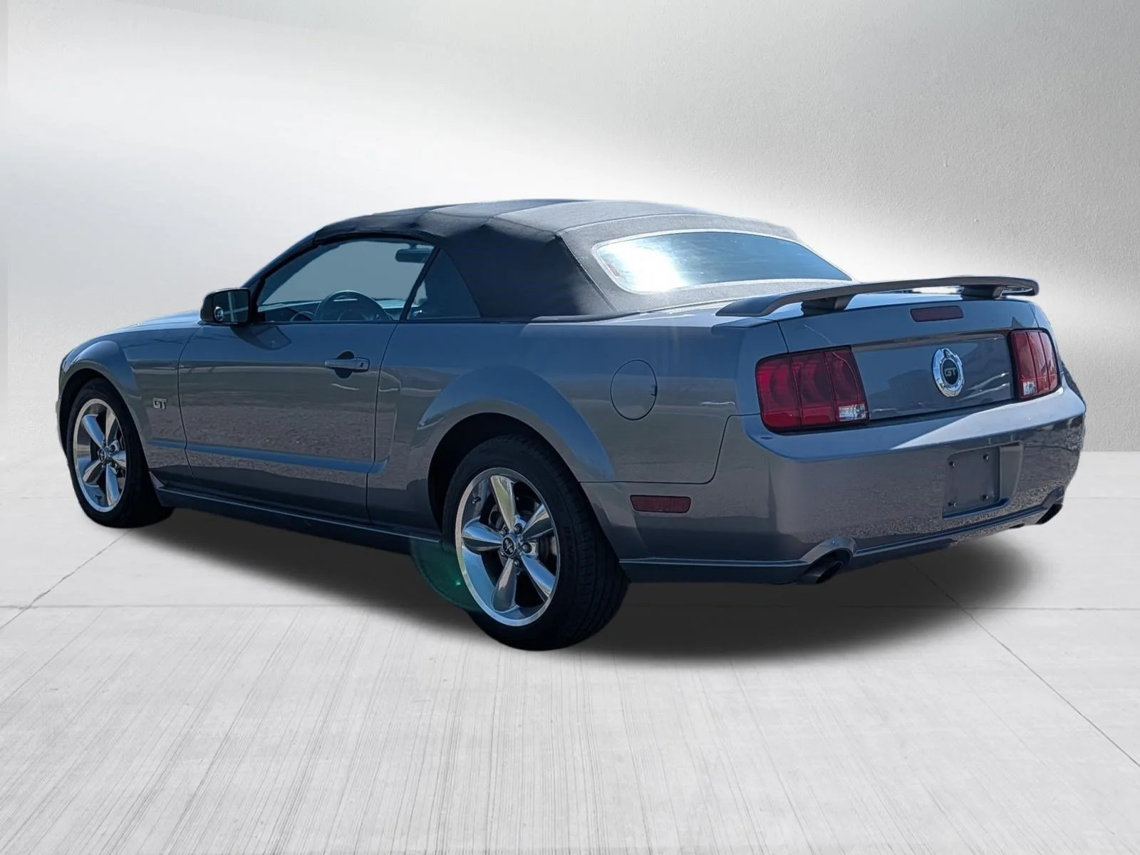 Used 2006 Satin Silver Metallic Ford GT Premium image 5