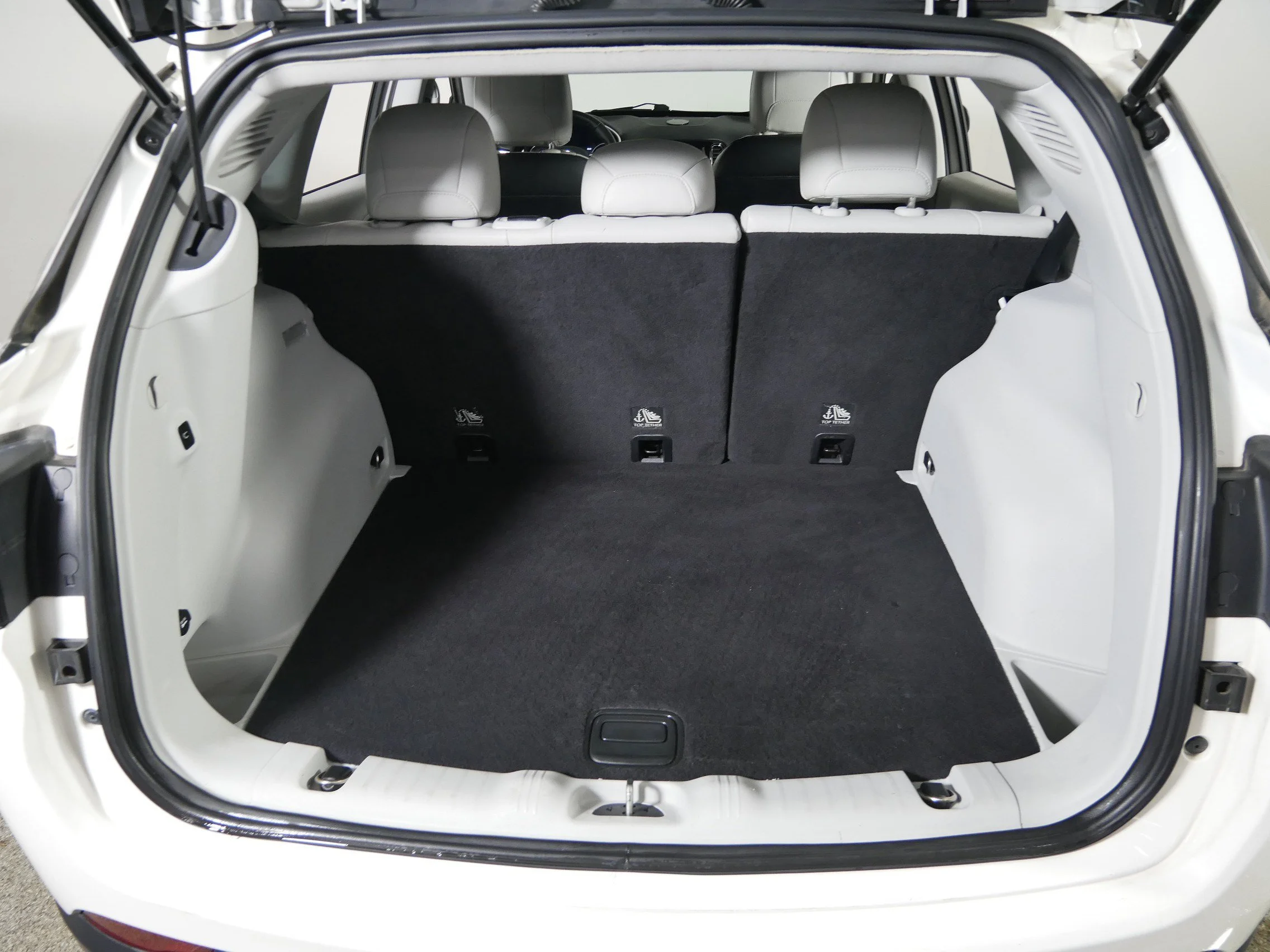 Used 2017 White Clearcoat Jeep Limited image 18