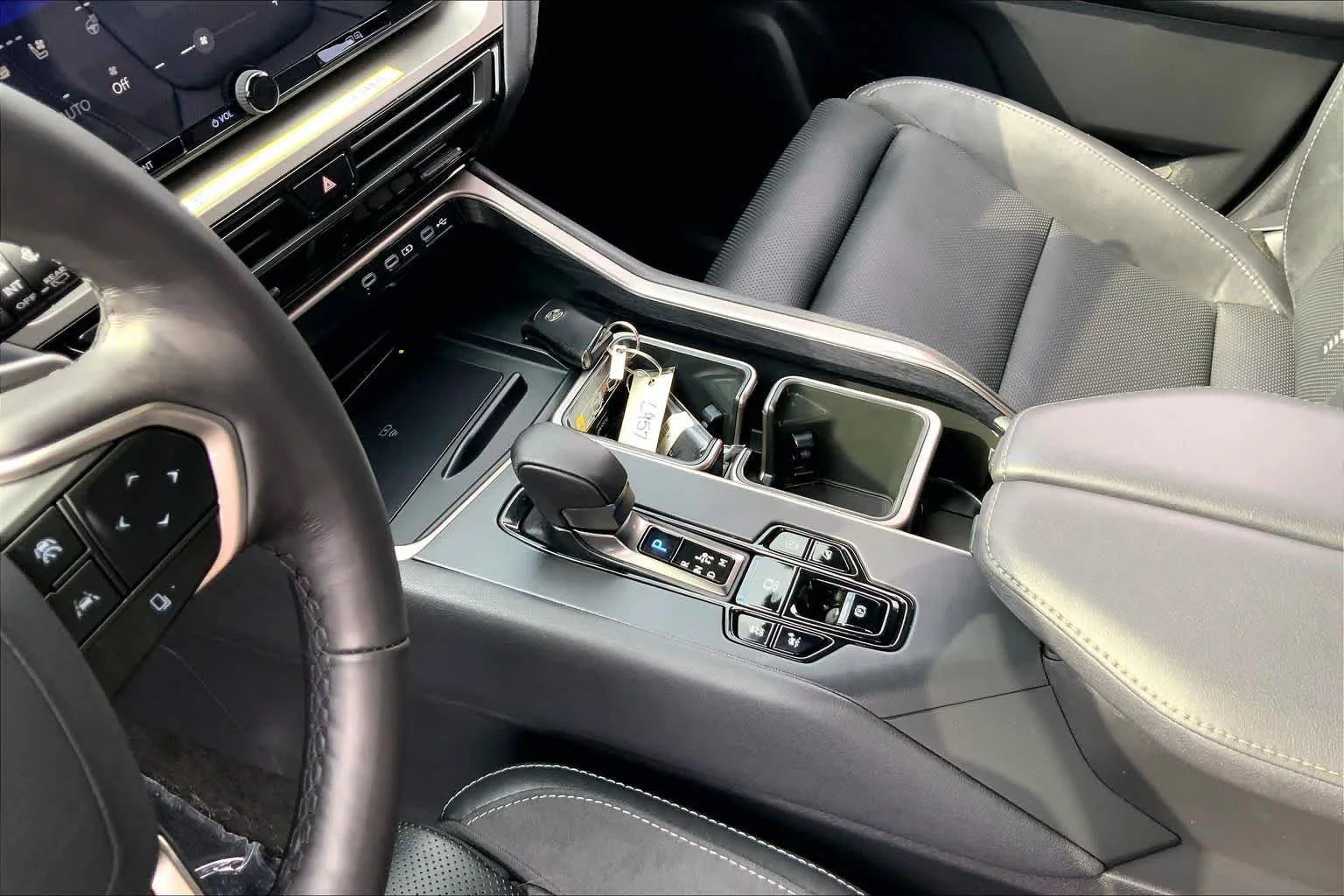 Certified Used 2025 WIND CHILL PEARL Lexus Luxury image 17