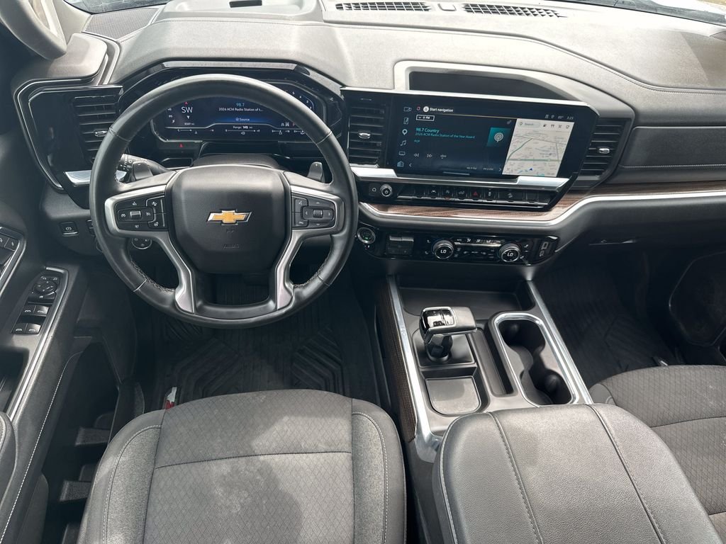 Used 2025 White Chevrolet LT image 13