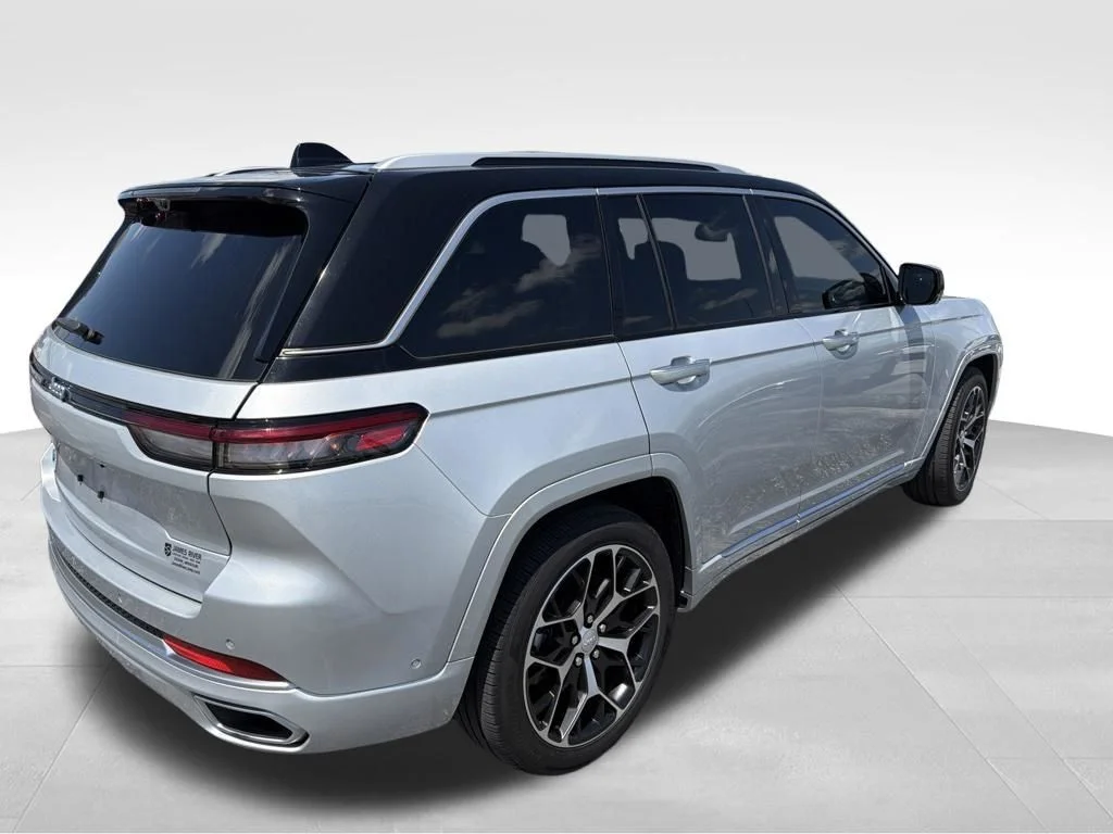 Used 2022 Silver Jeep Summit Reserve 4xe image 26