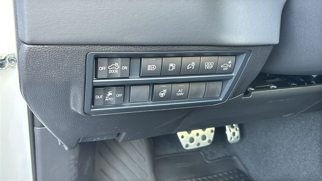 New 2026 Wind Chill Pearl <sup>1</sup> Toyota Tundra Platinum image 16