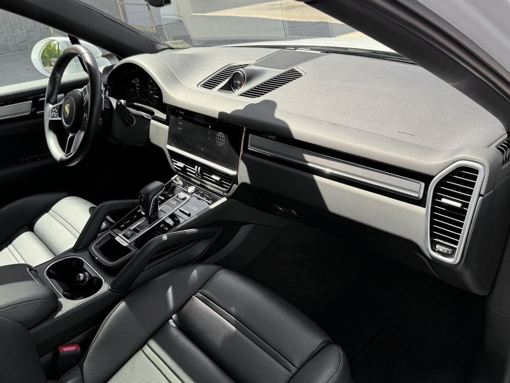 Used 2023 White Porsche Base image 31
