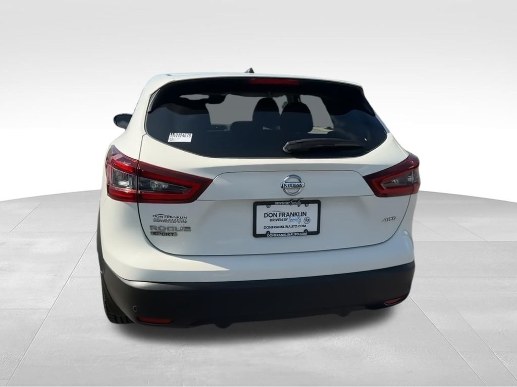 Used 2021 White Nissan S image 7