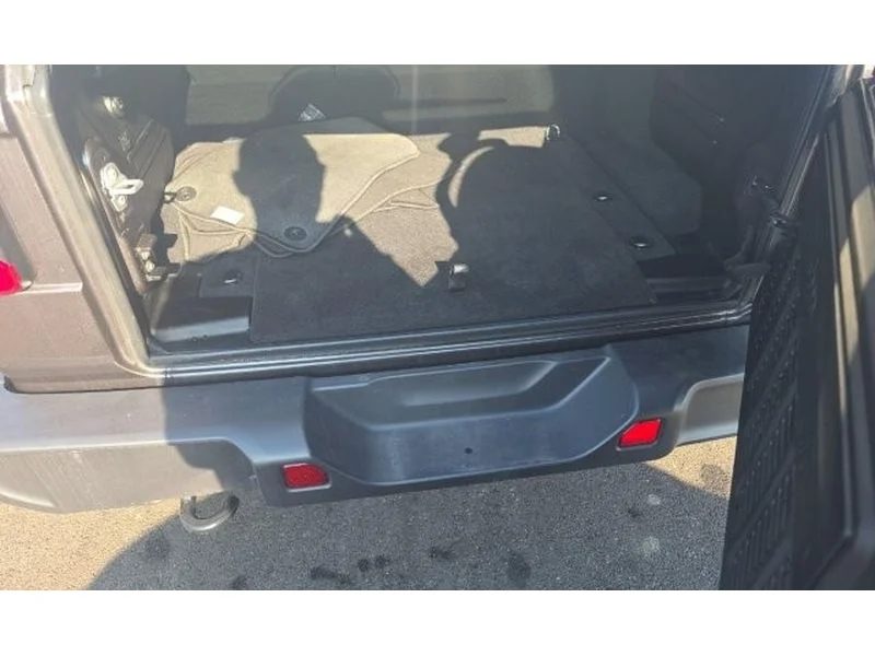 Used 2025 Granite Crystal Clearcoat Metallic Jeep Sahara image 11