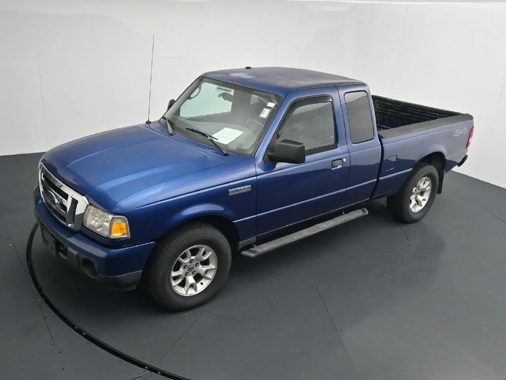 Used 2011 Blue Ford XLT image 11