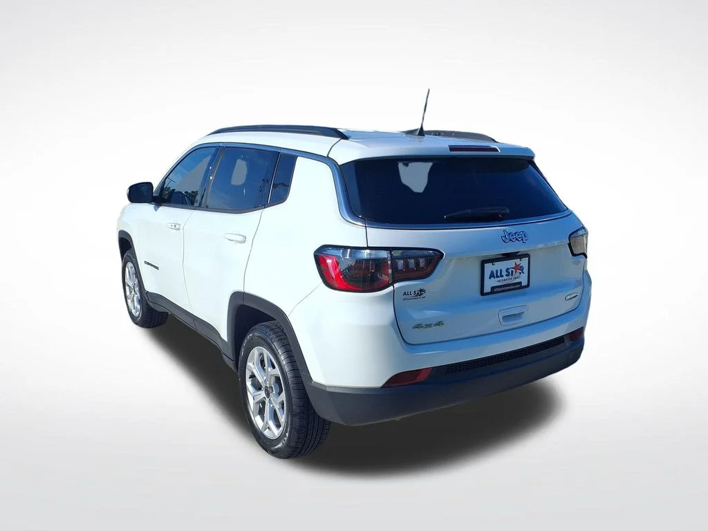 Used 2025 White Jeep Latitude image 6